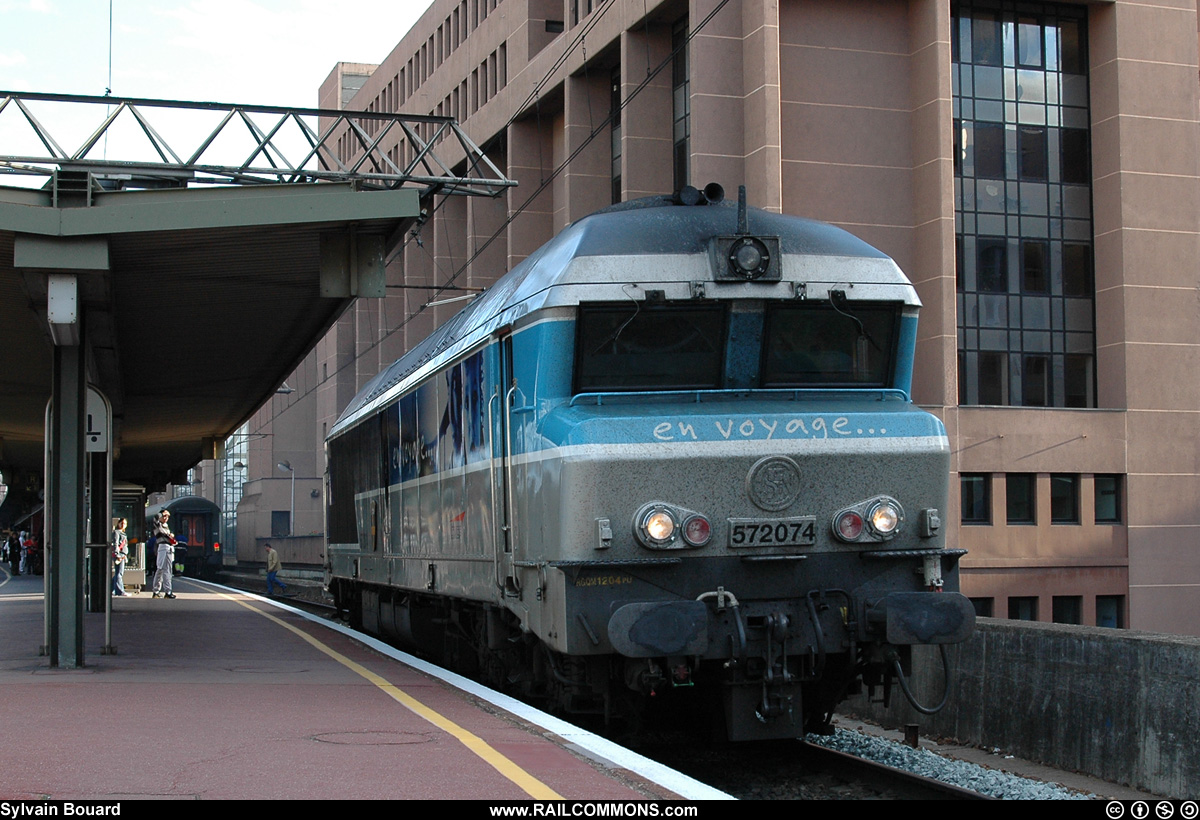 050506_DSC_1538_SNCF_-_CC_72074_-_Lyon_Part_Dieu.jpg