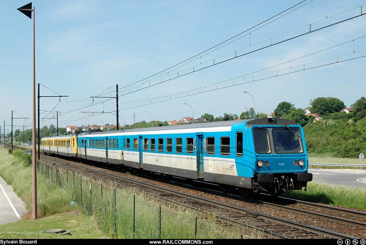 050529_DSC_2896_SNCF_-_X_2733_-_Amberieu.jpg