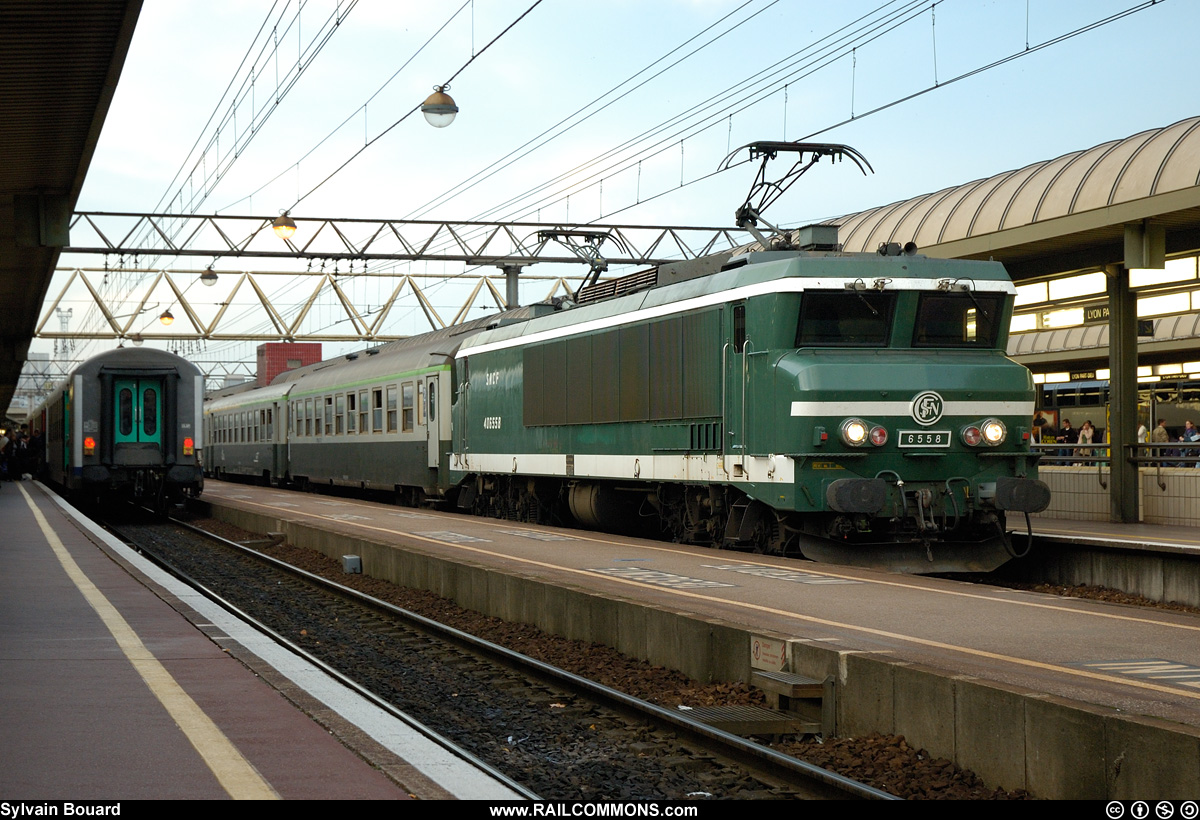 051028_DSC_7923_SNCF_-_CC_6558_-_Lyon_Part_Dieu.jpg