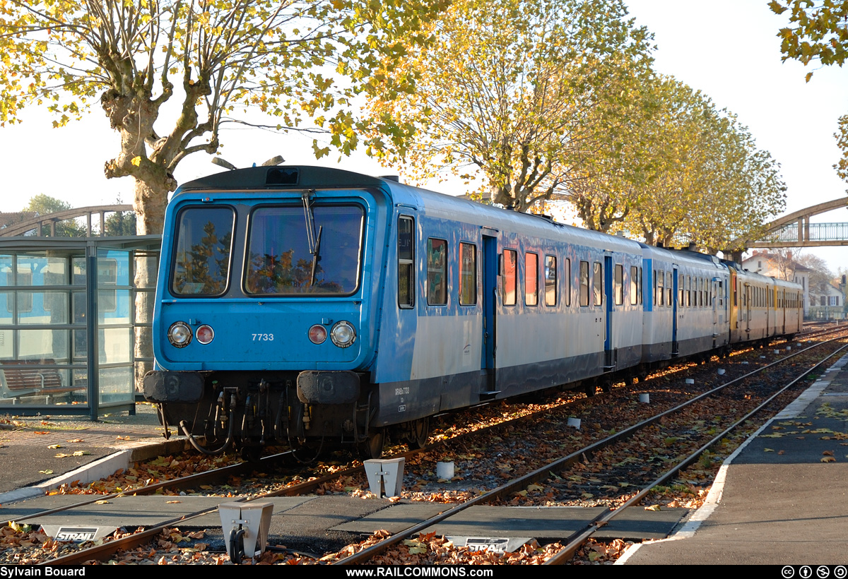 051120_DSC_0151_SNCF_-_X_2733_-_Paray_Le_Monial.jpg