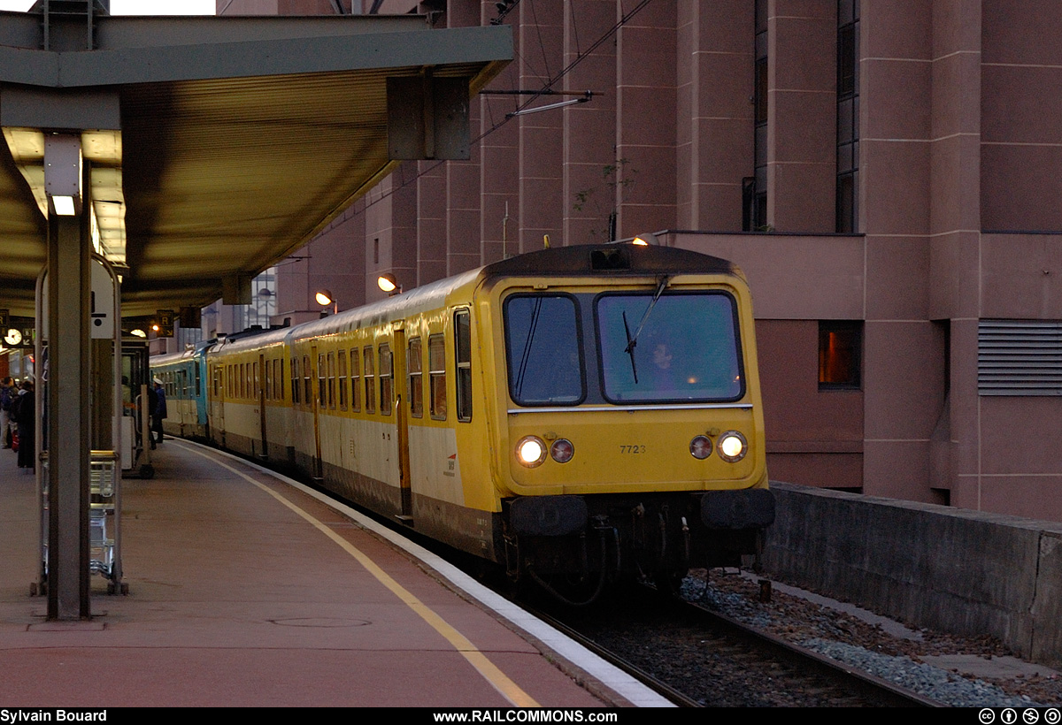 051122_DSC_0221_SNCF_-_X_2723_-_Lyon_Part_Dieu.jpg