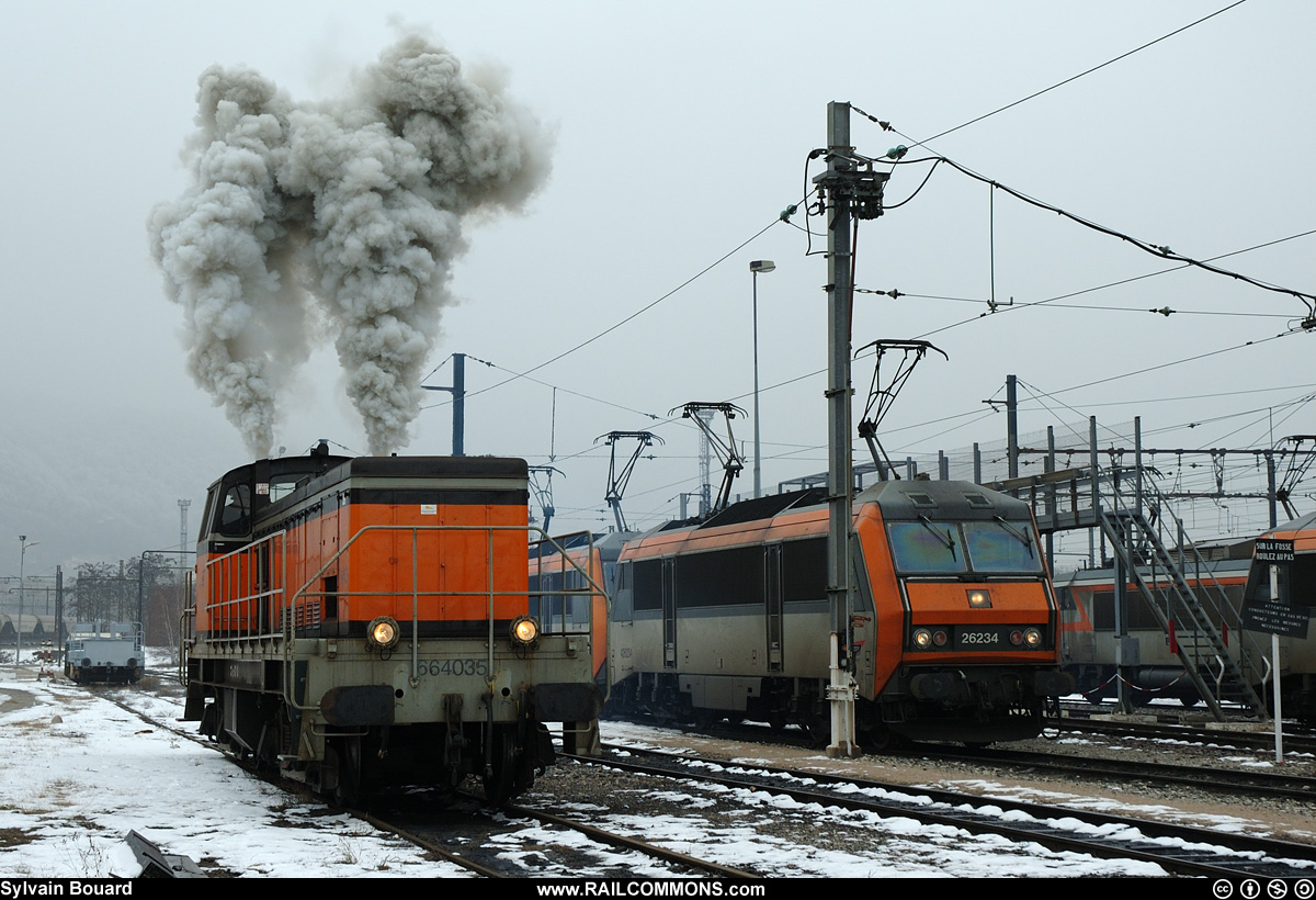 060204_DSC_9885_SNCF_-_BB_64035_-_Amberieu.jpg