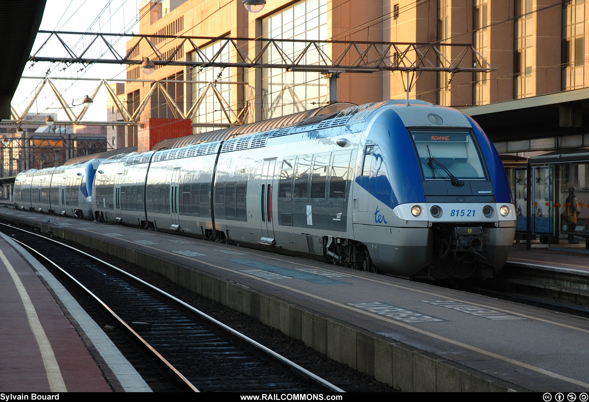 060210_DSC_0020_SNCF_-_B_81521_-_Lyon_Part_Dieu.jpg