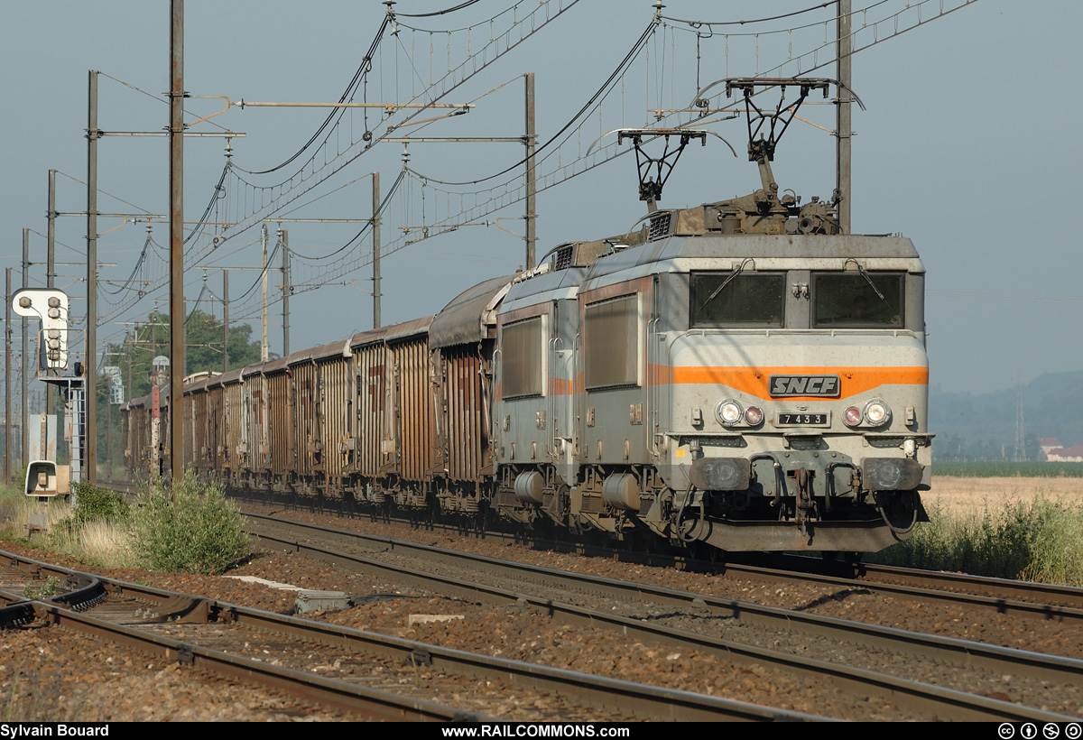 060701_DSC_0027_SNCF_-_BB_7433_-_St_Denis_en_Bugey.jpg