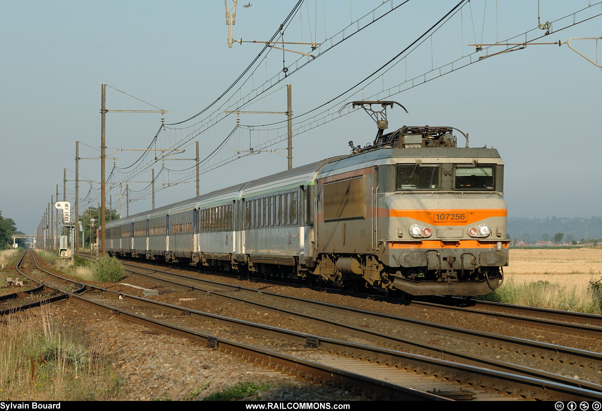 060701_DSC_0020_SNCF_-_BB_7256_-_St_Denis_en_Bugey.jpg