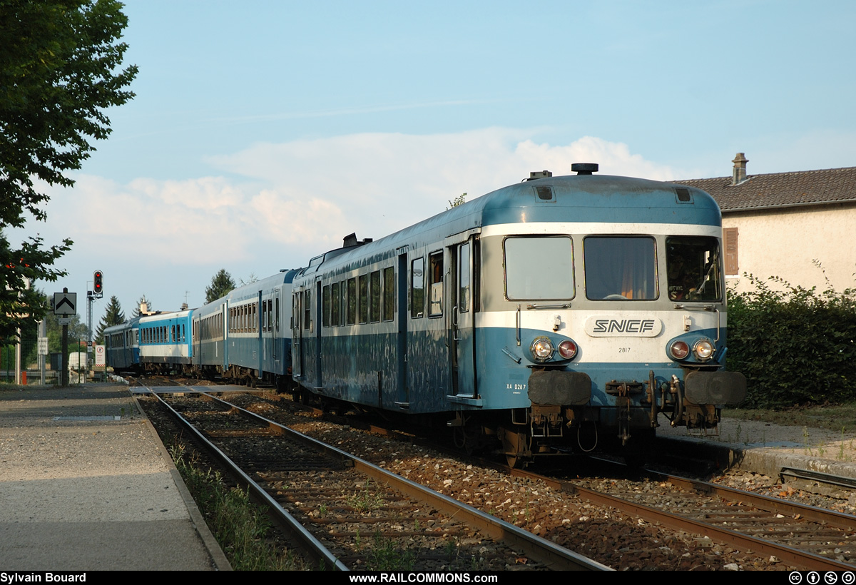 060725_DSC_0018_SNCF_-_X_2817_-_St_Andre_de_Corcy.jpg