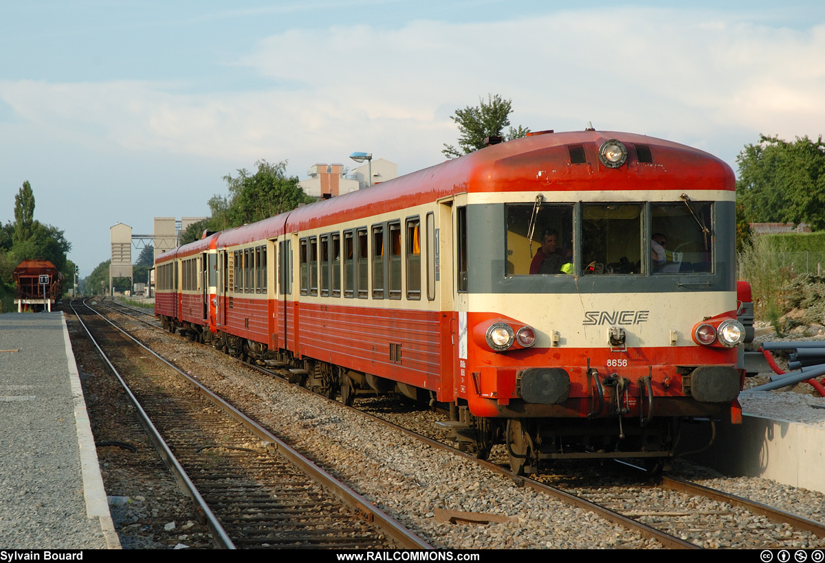 060725_DSC_0033_SNCF_-_X_4656_-_Villars_les_Dombes.jpg