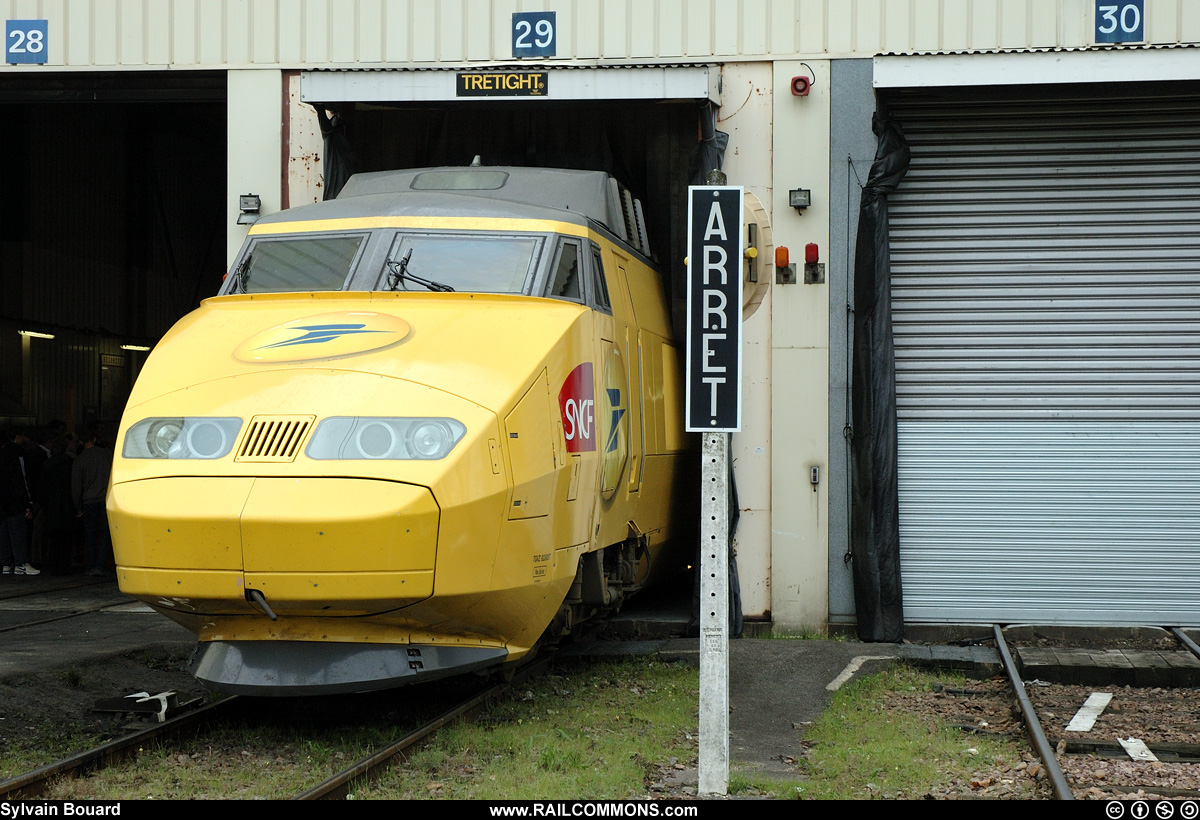 061014_DSC_0099_SNCF_-_TGV_Postal_957_-_Villeneuve_St_Georges.jpg