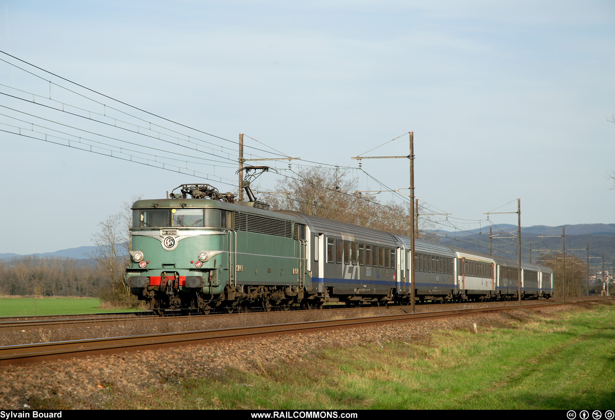 061126_DSC_0013_SNCF_-_BB_25236_-_St_Denis_en_Bugey.jpg