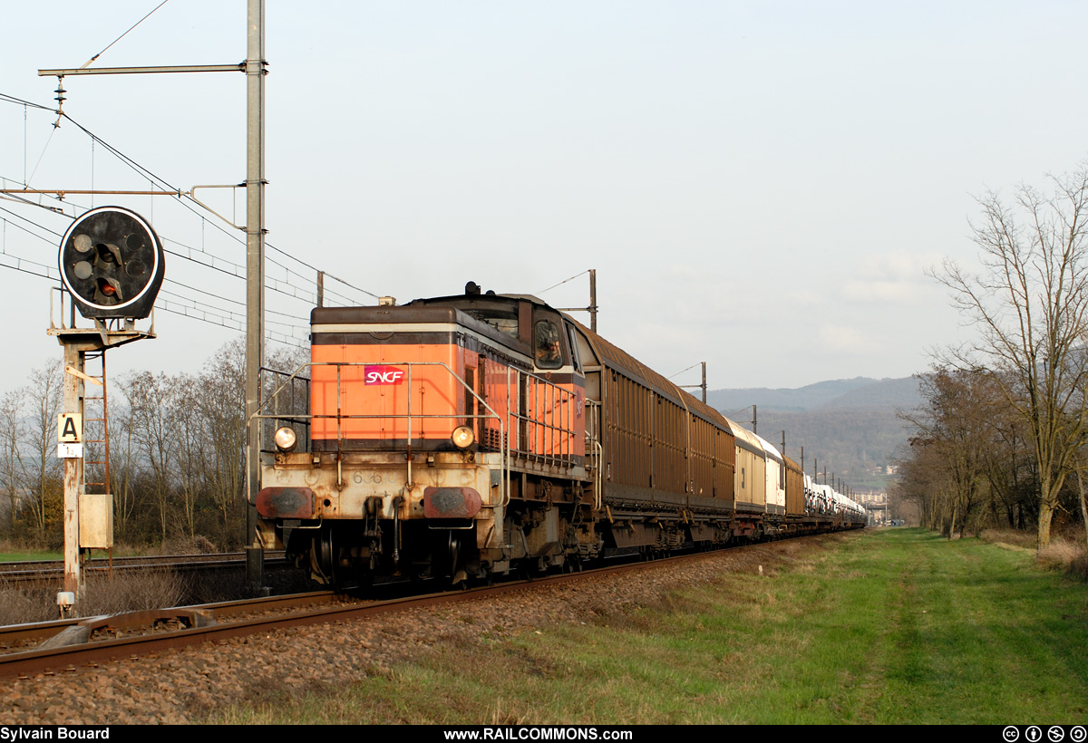 061127_DSC_0009_SNCF_-_BB_63610_-_St_Denis_en_Bugey.jpg