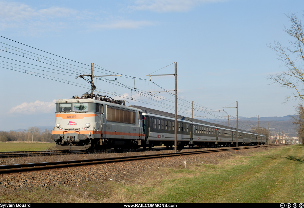 070223_DSC_0620_SNCF_-_BB_25256_-_St_Denis_en_Bugey.jpg