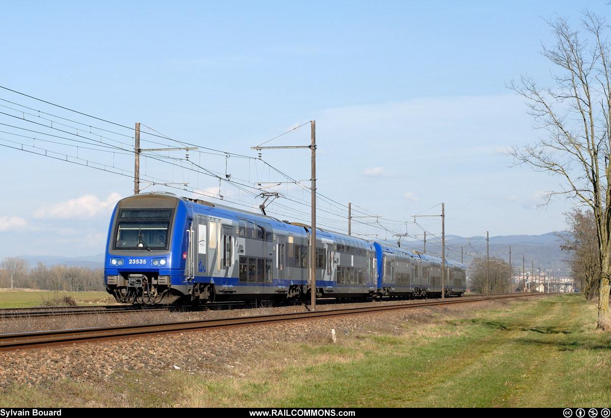 070223_DSC_0615_SNCF_-_Z_23535_-_St_Denis_en_Bugey.jpg