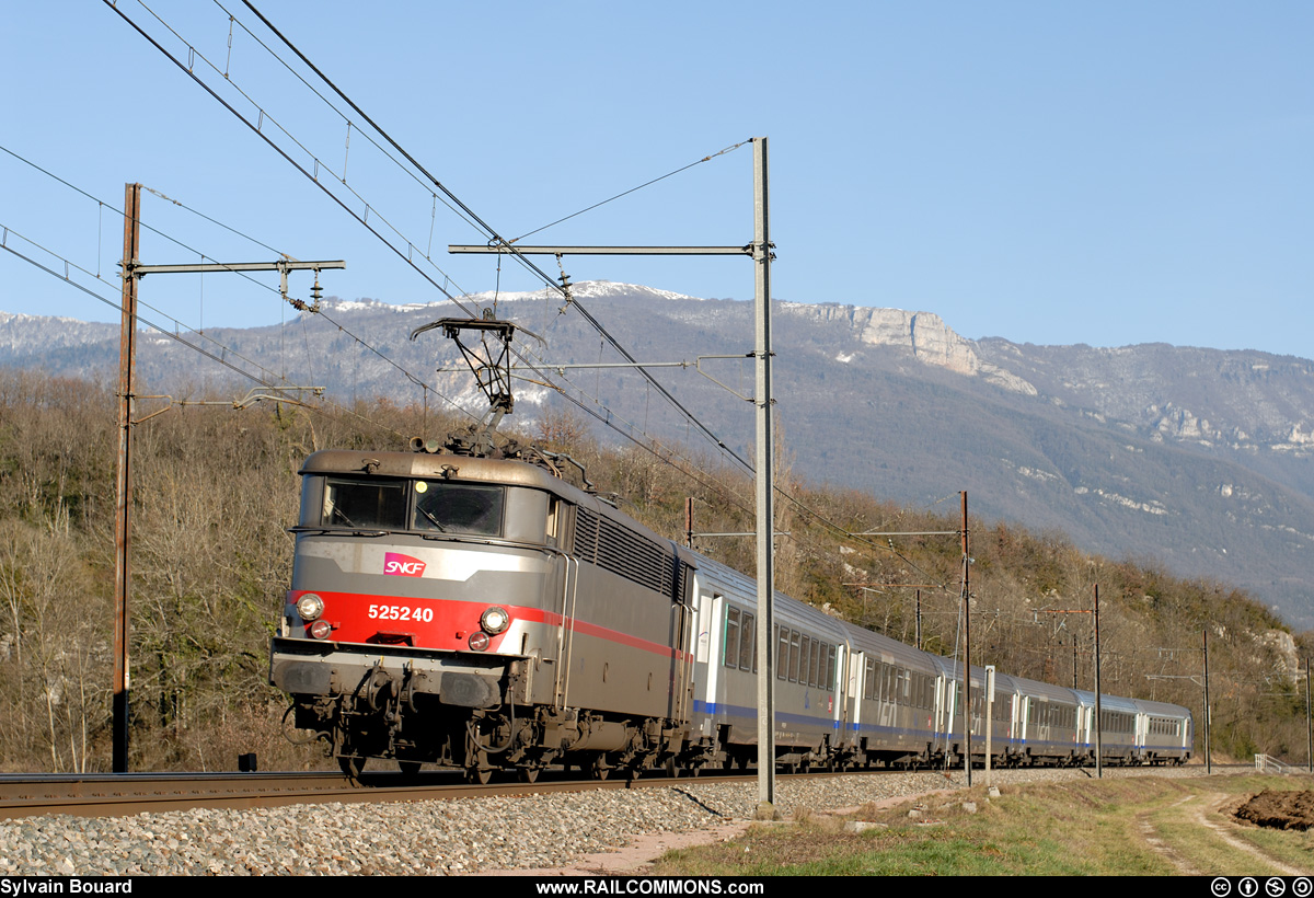 070204_DSC_0325_SNCF_-_BB_25240_-_Belmont_Luthezieu.jpg