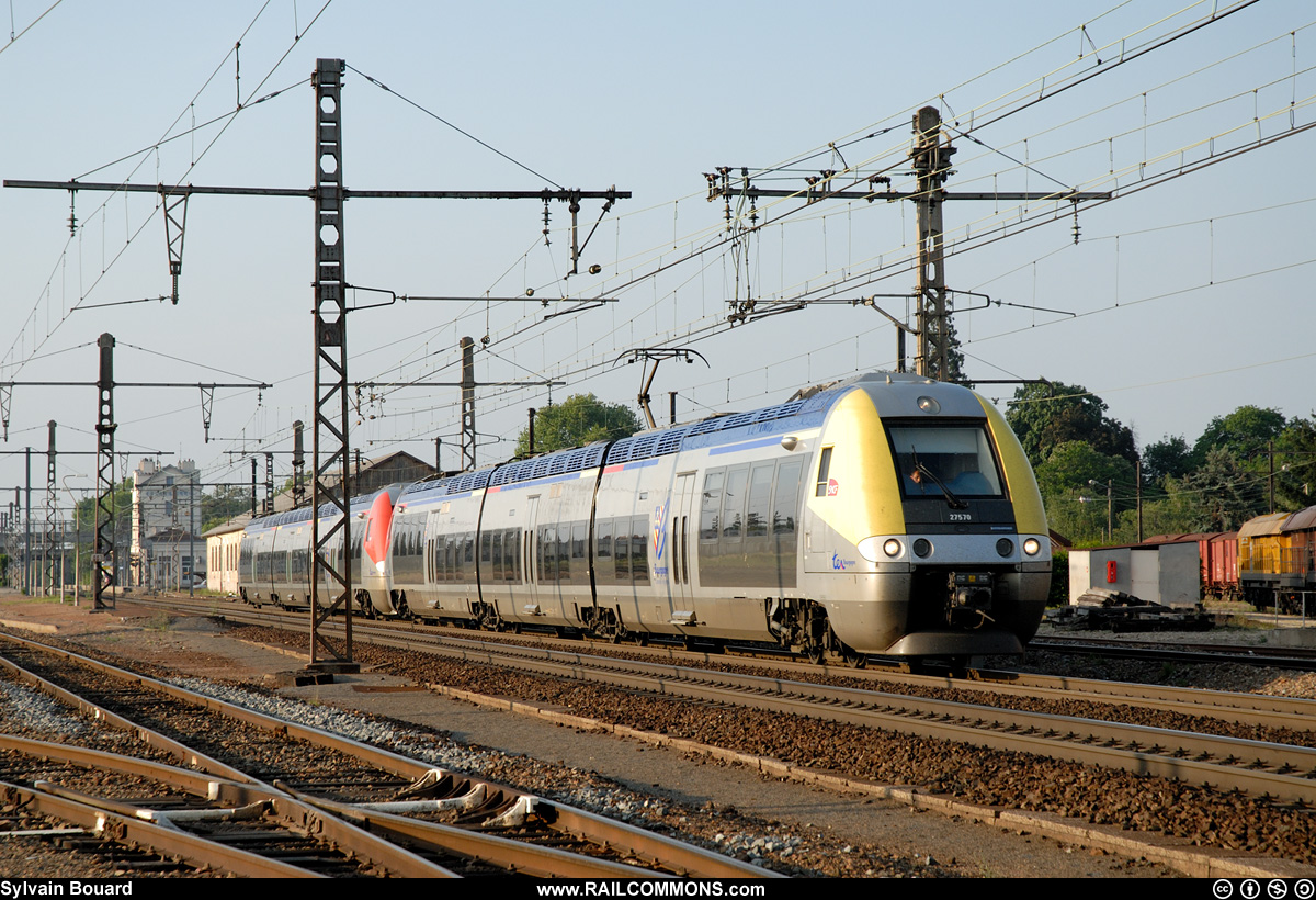 070506_DSC_2092_SNCF_-_Z_27569_-_Belleville_sur_Saone.jpg