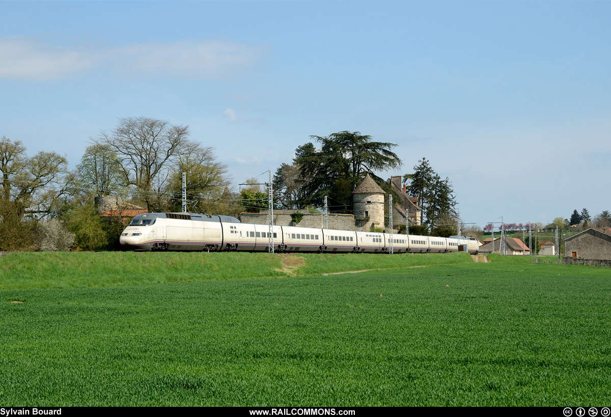 130416_DSC_4082_Renfe_-_AVE_24_-_Fleurville.jpg