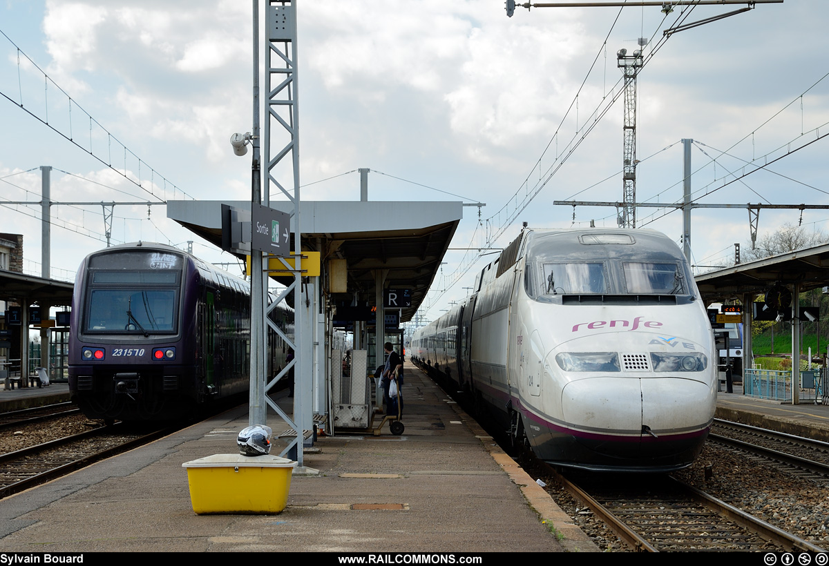 130416_DSC_4092_Renfe_-_AVE_24_-_Macon.jpg