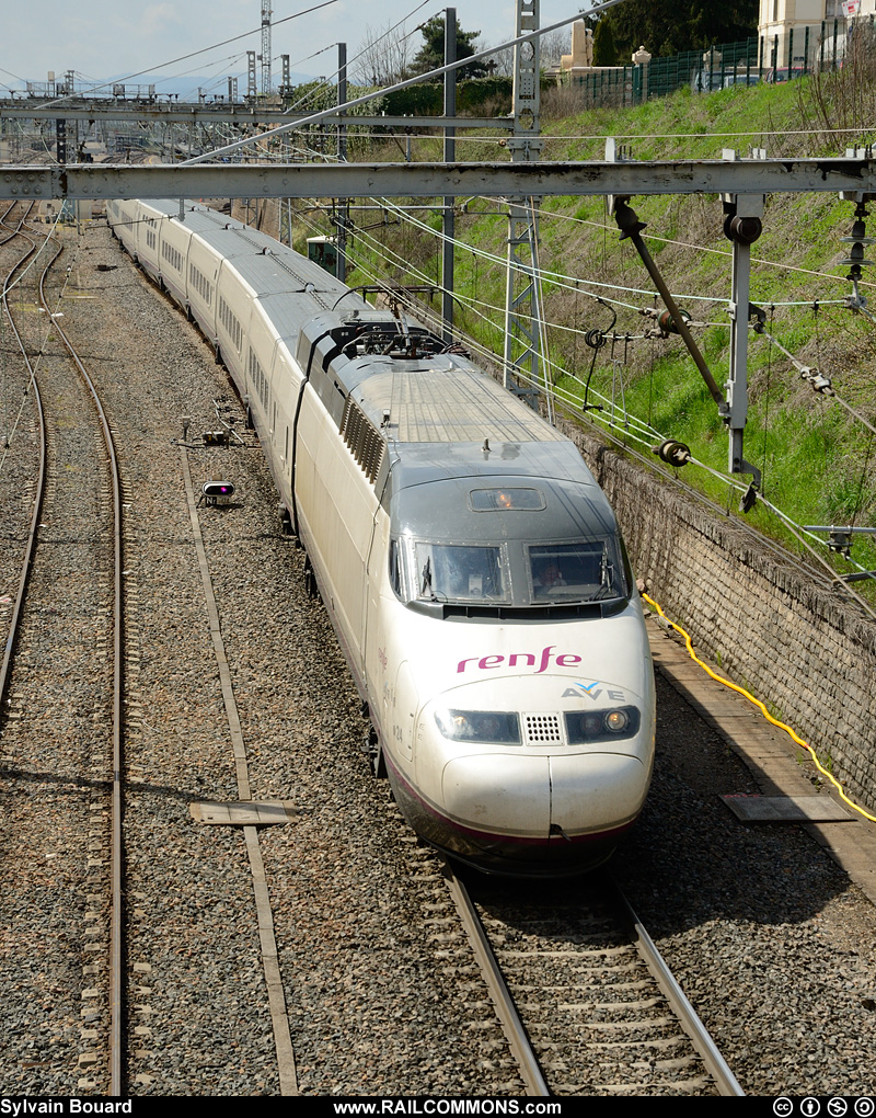 130416_DSC_4108_Renfe_AVE_24_-_Macon.jpg