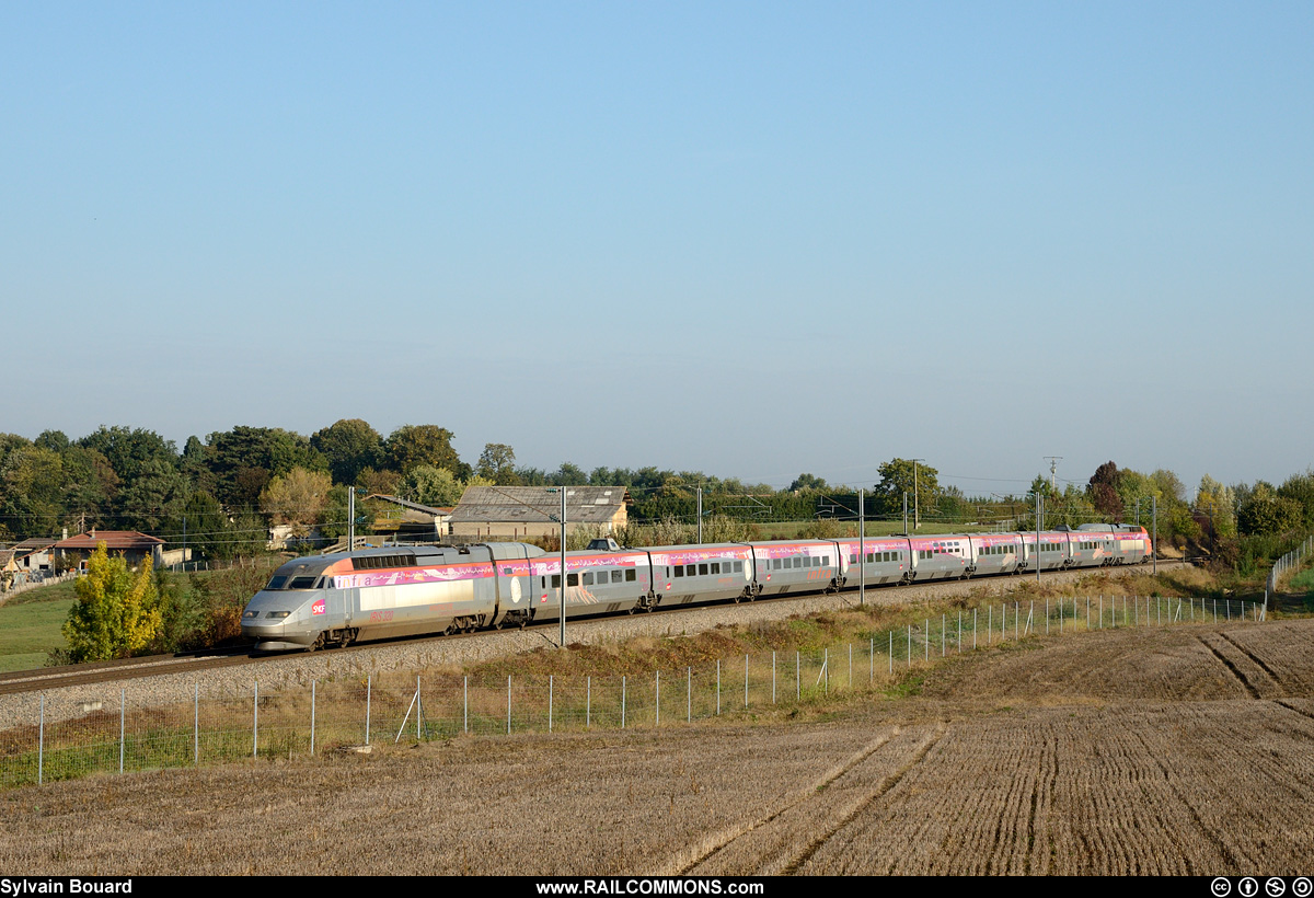 111018_DSC_1671_SNCF_-_Iris_320_-_Saint_Didier_sur_Chalaronne.jpg