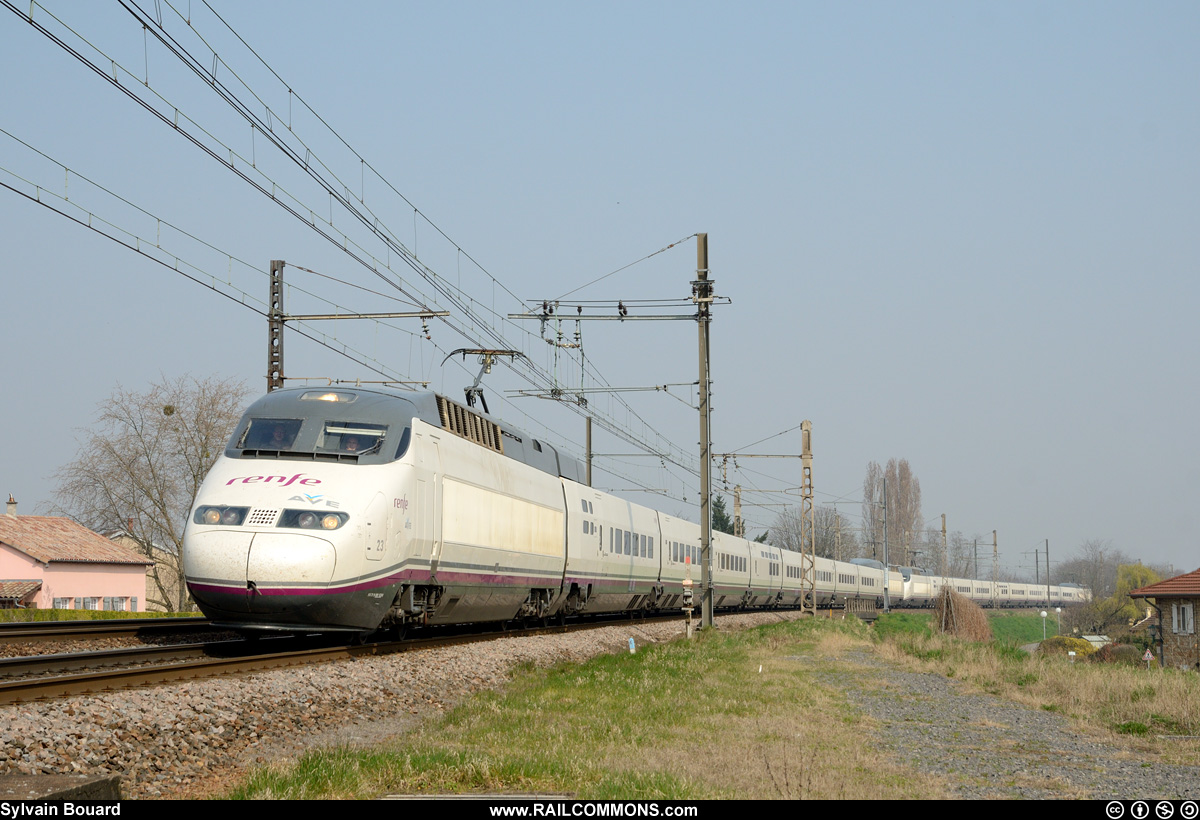 140314_DSC_6404_Renfe_-_AVE_100-23_-_Creches_sur_Saone.jpg