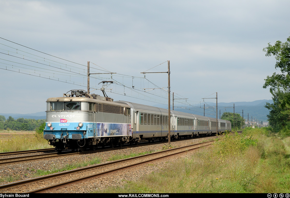 070831_DSC_4054_SNCF_-_BB_25257_-_St_Denis_en_Bugey.jpg