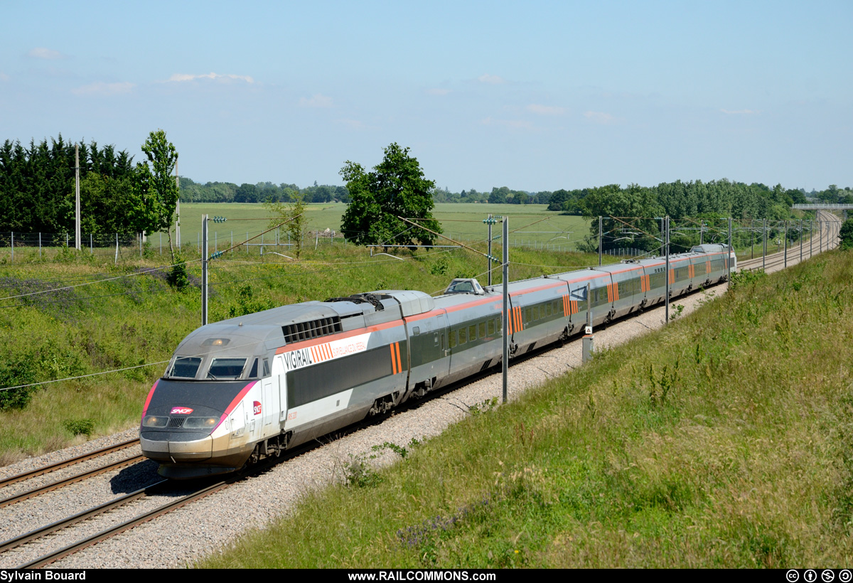 150527_DSC_8609_SNCF_-_Iris_320_-_Saint_Didier_sur_Chalaronne.jpg